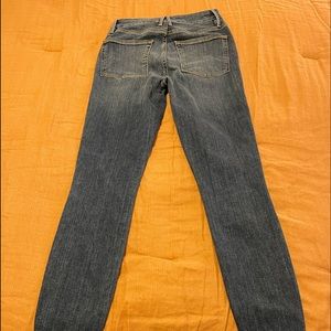 Good American high waisted “good waist” jeans. Excellent condition, frayed hem.